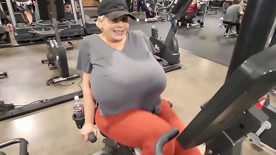 Claudia Marie teaching For titty War With Kayla Kleevage