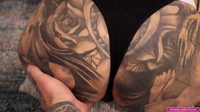 thick boob huge backside tatted amateur Aussie Gamer lady Gets frigged By Her Boyfriend&rsquo;s buddy While trying To play Her switch Game - Melody Radford